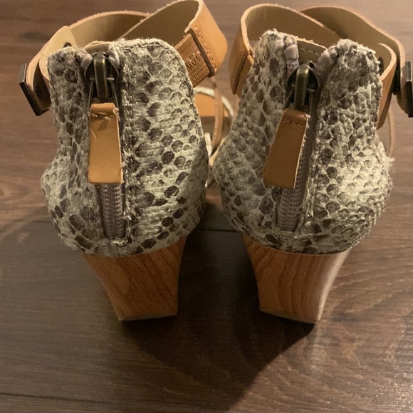 New Kenneth Cole stroppy sandals - Picture 3 of 6